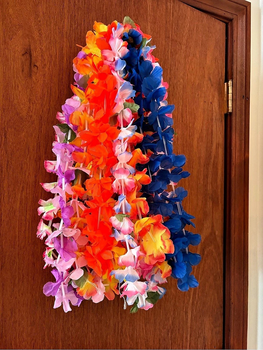 10 Multicolored Hawaiian flower leis #tropical #summer #leis